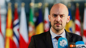 بارو: ایران باید برای جلوگیری از تشدید تنش، امتیاز بدهد!